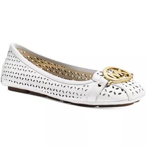 💥MICHAEL KORS FULTON CUT OUT EFFECT SILVER MK CIRCLE PUMPS IN WHITE✔️